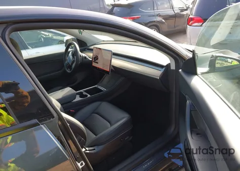 2022 Tesla Model Y Long Range Dual Motor All-Wheel Drive z USA, uszkodzony, nr VIN 7SAYGDEE3NF410748